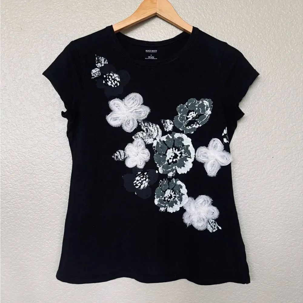 Madison Black White Floral Graphic Tee Top S